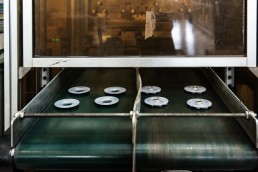Co stampaggio di materiale plastico con inserti metallici